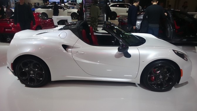 2017-alfa-romeo-4c-spider-side